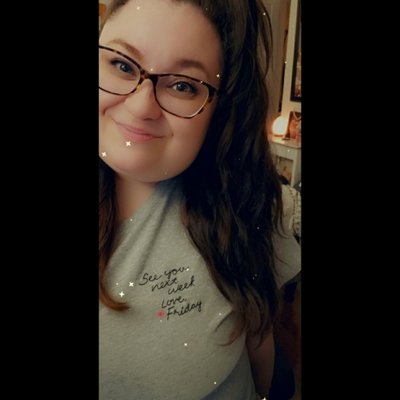 POSHMARK AMBASSADOR, Lauren - Picture 2 of 6